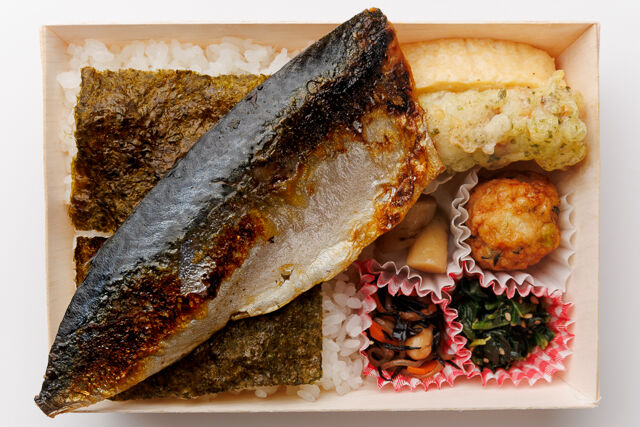 素材にこだわった手作り弁当 ひなた-鯖塩焼きのり弁当