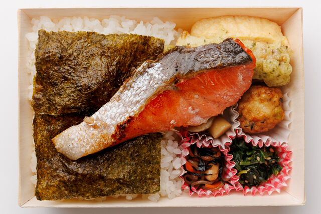 素材にこだわった手作り弁当 ひなた-銀鮭海苔弁当