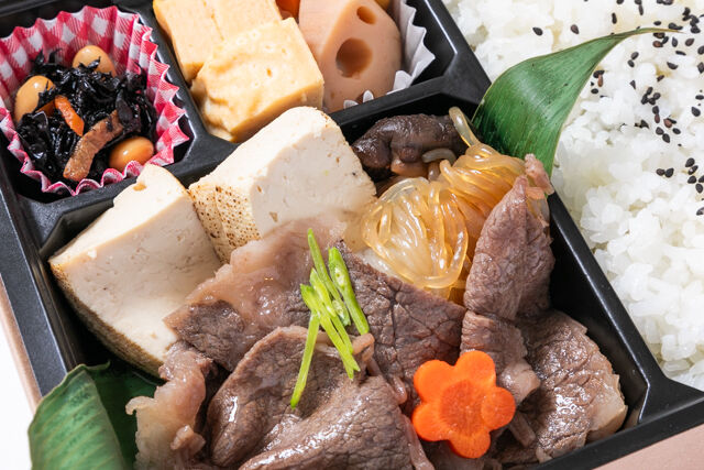 素材にこだわった手作り弁当 ひなた-最高級A5ランク黒毛和牛すき弁当