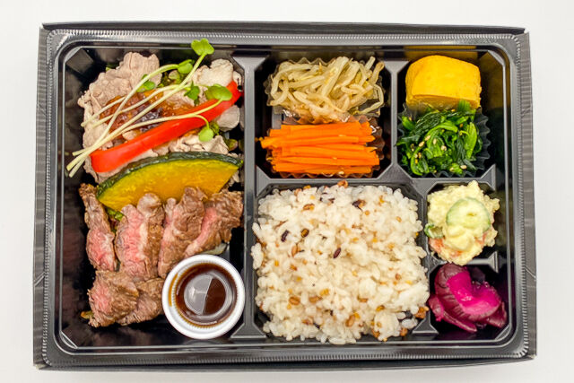 杉本-牛ロースステーキと豚しゃぶ弁当