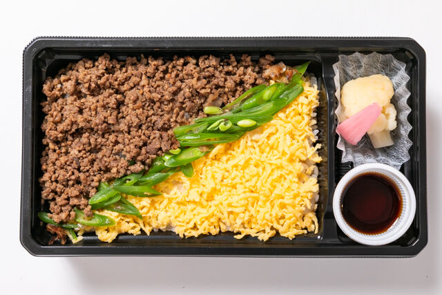 すき焼き うめの-【熨斗対応可】牛たんそぼろの三色重
