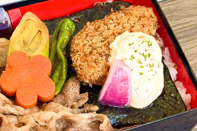 すき焼き うめの-【熨斗対応可】厳選牛すき焼きと白身魚のフライ特製海苔弁当