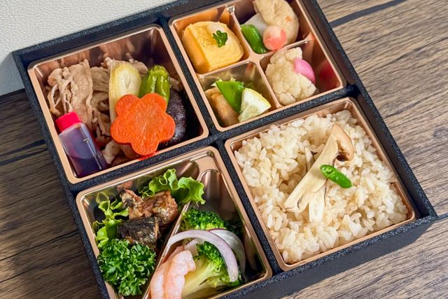 【秋限定】厳選牛すき焼きとさんまの生姜煮〜松茸香る秋御膳〜