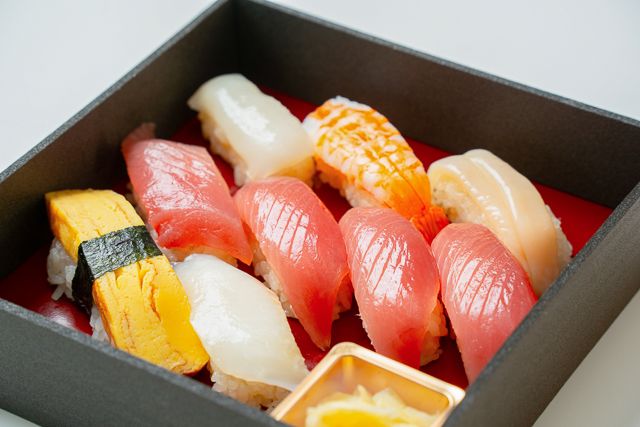 初代伝承 赤酢のシャリ 鮨むらさき-【熨斗対応可】鮪いっぱい盛り込み握り