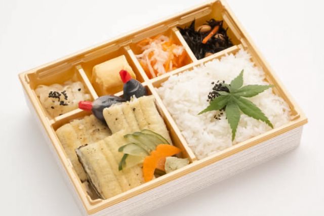 寿司創作料理 活魚懐石 こい希-こい希特製彩り御膳～鰻の白焼き（3切れ）山葵添え