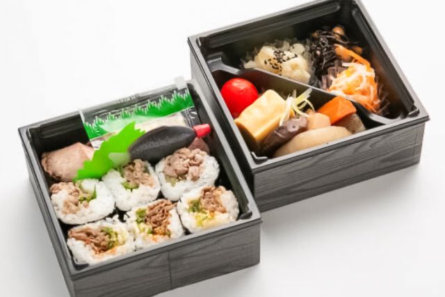 寿司創作料理 活魚懐石 こい希-彩り二段御膳～ロース肉のローストビーフ肉寿司と2種の肉巻きロール