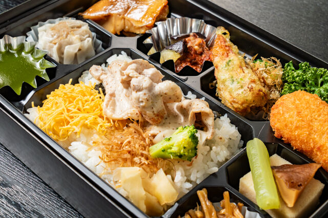 たべもの家-仕切り弁当【月】