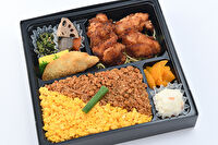 旅箪笥-tabidansu--塩糀唐揚げと鶏そぼろ弁当