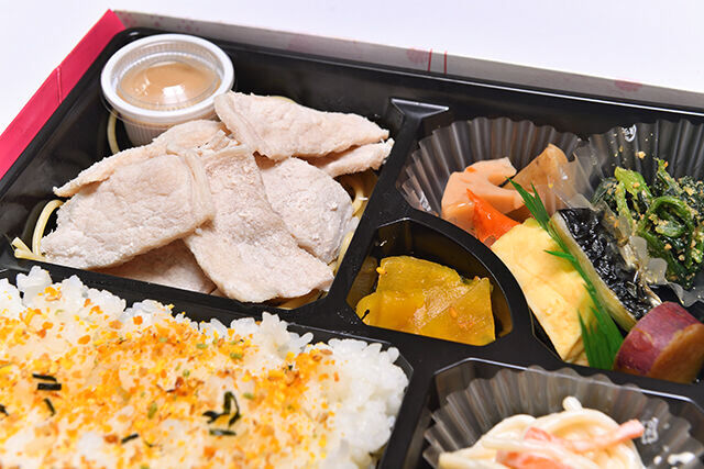旅箪笥-tabidansu--豚ロースの冷しゃぶ弁当（ゴマダレ）