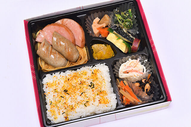ハムステーキ＆極太フランクフルト弁当