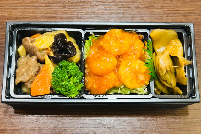 台湾料理 媽媽-海老チリ&ホタテ炒飯二段重高級中華御膳