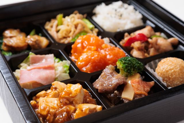 台湾料理 媽媽-海老チリ九枡特選中華弁当