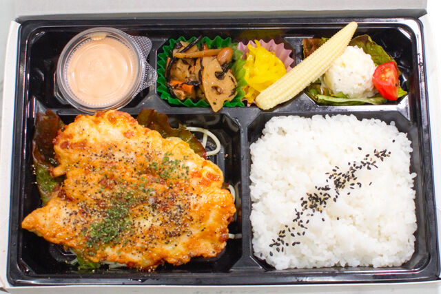 匠の料理庵ヴァルハラ-【千料箱】九州産鶏ささみのピカタ～トマトとチェダーチーズの特製オーロラソースで～