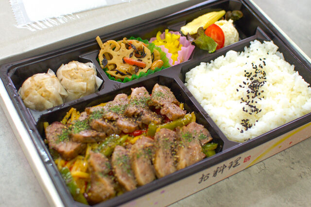 【独創中華】青椒肉絲～黒毛和牛リブカルステーキを豪快に乗せて～