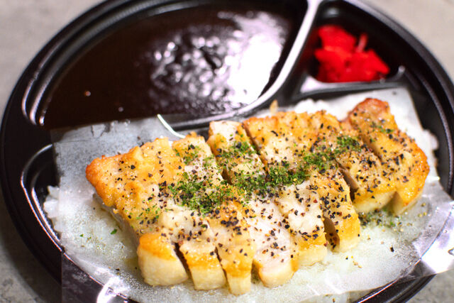匠の料理庵ヴァルハラ-【黒閃カレー（欧風）】三元豚の厚切りポークステーキ