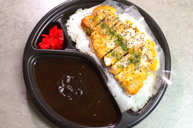 匠の料理庵ヴァルハラ-【黒閃カレー（欧風）】三元豚の厚切りポークステーキ