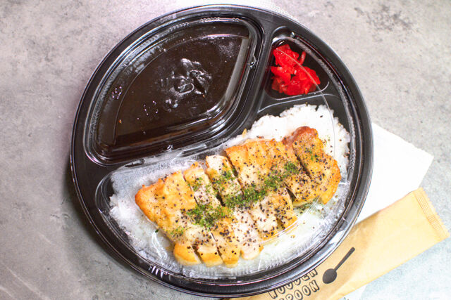 匠の料理庵ヴァルハラ-【黒閃カレー（欧風）】三元豚の厚切りポークステーキ