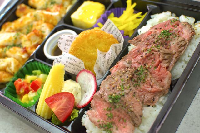 匠の料理庵ヴァルハラ-【香味折詰膳】牛ステーキ＆桜姫鶏むね肉のチキンステーキ（肉増量）～バター香る唐津産醤油で～