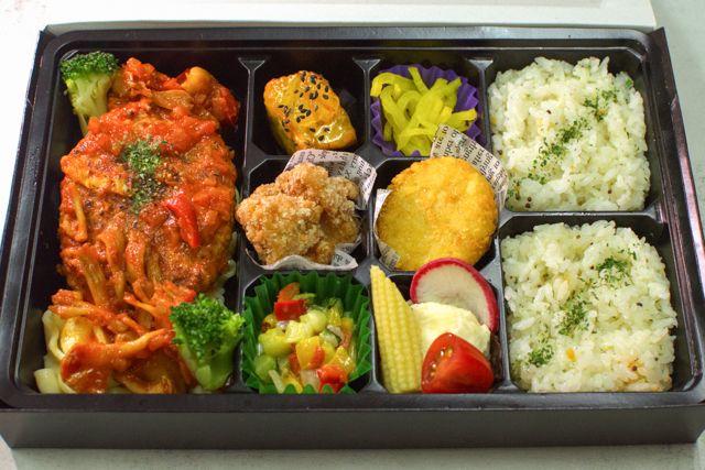匠の料理庵ヴァルハラ-【香味折詰膳】バターライス洋風幕ノ内～舞茸とトマトの煮込みハンバーグ～