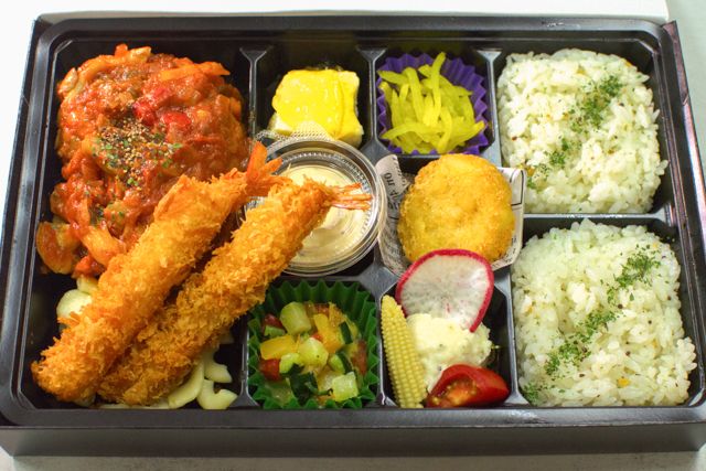 匠の料理庵ヴァルハラ-【香味折詰膳】バターライス洋風幕ノ内～舞茸とトマトの煮込みハンバーグ～＆2尾のエビフライ