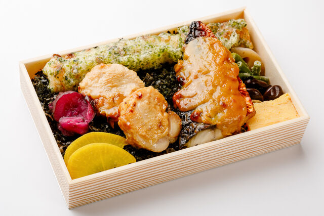 彩り豊かな海苔弁【肉と魚】鶏もも肉の西京味噌炙り焼き＆サバの西京焼き