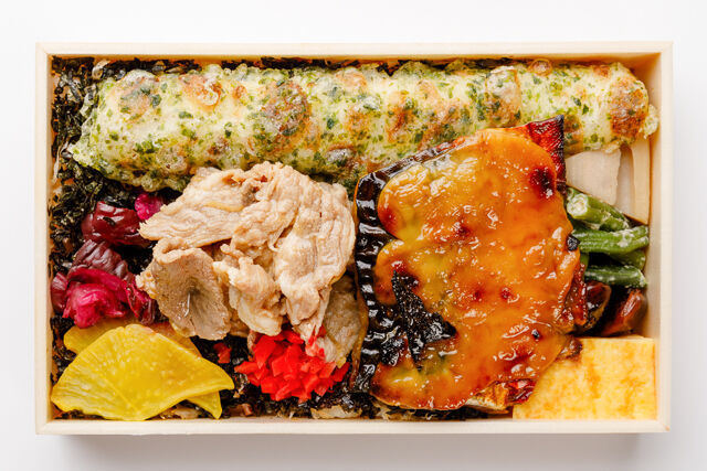 彩り豊かな海苔弁【肉と魚】豚の生姜焼き＆サバの西京焼き