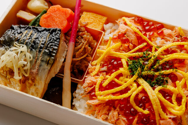味噌と生姜と米-いくら鮭ちらし寿司弁当 豚肉の生姜焼き＆サバの塩焼き