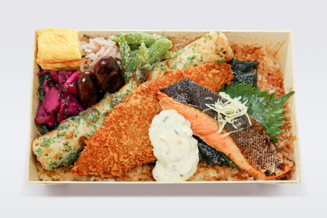 味噌と生姜と米-海苔弁 銀鮭の塩焼き＆白身魚フライ〜タルタルソース〜