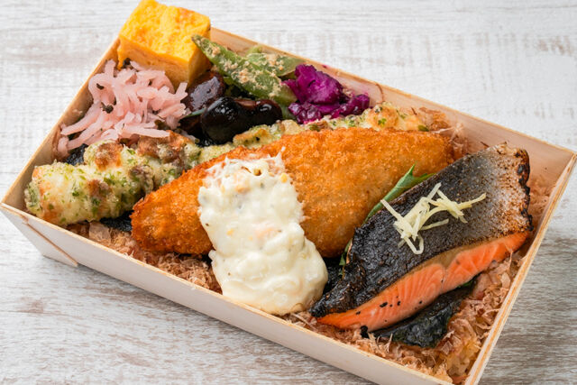 味噌と生姜と米-海苔弁 銀鮭の塩焼き＆白身魚フライ〜タルタルソース〜