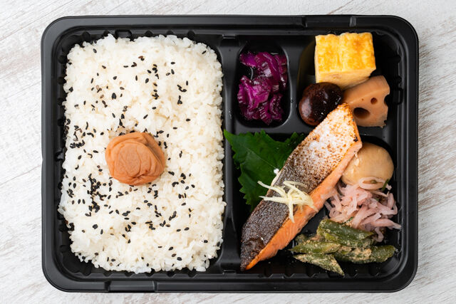 味噌と生姜と米-紀州南高梅弁当 銀鮭の塩焼き〜針生姜添え〜