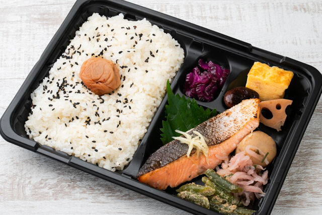 味噌と生姜と米-紀州南高梅弁当 銀鮭の塩焼き〜針生姜添え〜