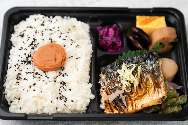 味噌と生姜と米-紀州南高梅弁当 サバの塩焼き〜針生姜添え〜