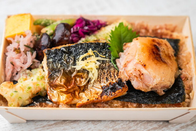 味噌と生姜と米-海苔弁 【肉＆魚】鶏もも肉の西京味噌焼き＆サバの塩焼き