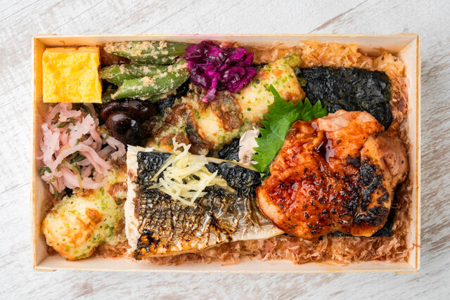 味噌と生姜と米-海苔弁 【肉＆魚】鶏もも肉の仙台赤味噌焼き＆サバの塩焼き