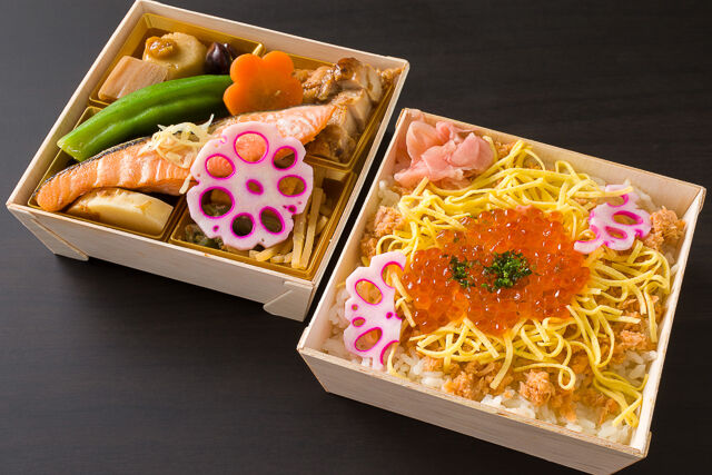 味噌と生姜と米-【2段】いくら鮭ちらし弁当 豚肉の生姜焼き＆銀鮭の塩焼き〜針生姜添え〜