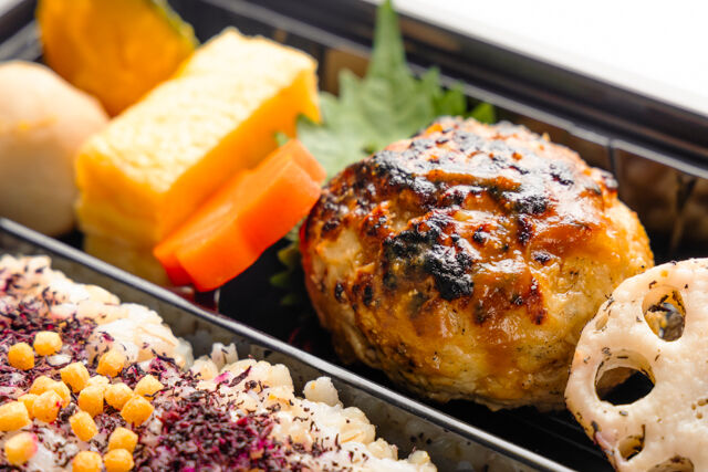 味噌と生姜と米-あられ弁当 炭火焼き鶏つくね 仙台赤味噌照り焼き【MTK01】