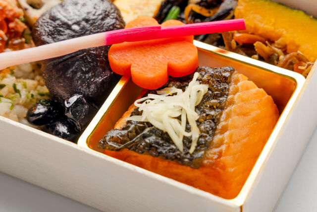 味噌と生姜と米-しゃけいくら弁当 銀鮭塩焼き〜針生姜添え〜【MTK04】