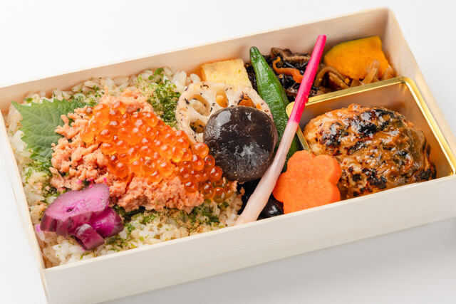 味噌と生姜と米-しゃけいくら弁当 炭火焼き鶏つくね 味噌照り焼き【MTK05】