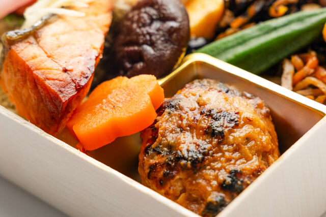 味噌と生姜と米-明太昆布弁当 炭火焼き鶏つくね 仙台赤味噌照り焼き【MTK06】