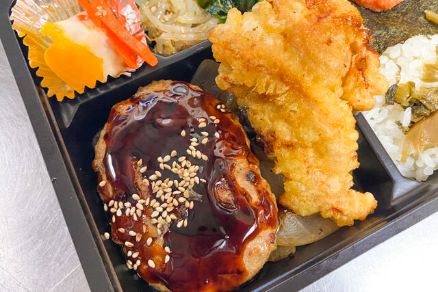 お弁当工房 たれ半-やわらかハンバーグ・からあげと明太高菜海苔弁当