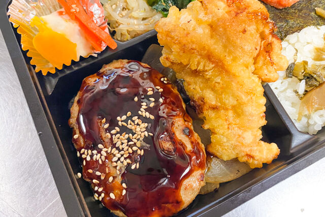 お弁当工房 たれ半-A5ランク黒毛和牛やわらかハンバーグ・からあげのオールスター弁当