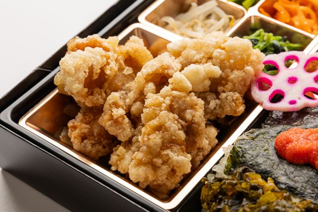 お弁当工房 たれ半-やわらかハンバーグと唐揚げ明太高菜海苔御膳