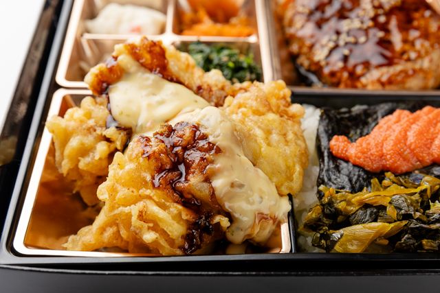 お弁当工房 たれ半-タルタル鳥天とやわらかハンバーグ高菜めんたいのり御膳