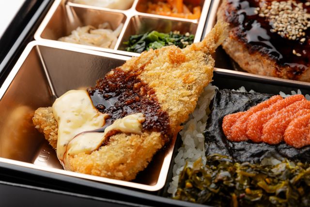 お弁当工房 たれ半-タルタルアジフライとやわらかハンバーグ高菜めんたいのり御膳