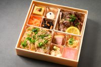 天然麹 鮭と肉-牛サガリステーキと牛カルビ和風味わい御膳