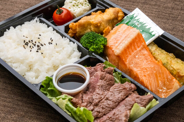 天然麹 鮭と肉-麹漬け焼き鮭と牛ロースステーキ御膳