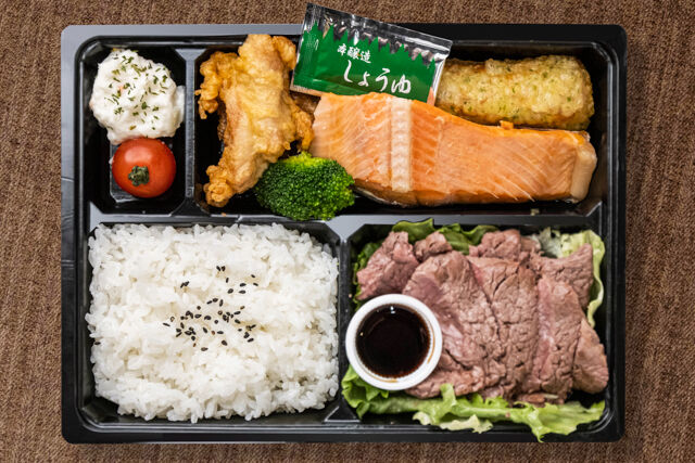 天然麹 鮭と肉-麹漬け焼き鮭と牛ロースステーキ御膳