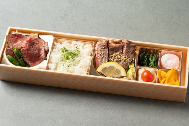 天然麹 鮭と肉-贅沢肉御膳 ・厳選牛ランプステーキと牛ロースステーキ御膳