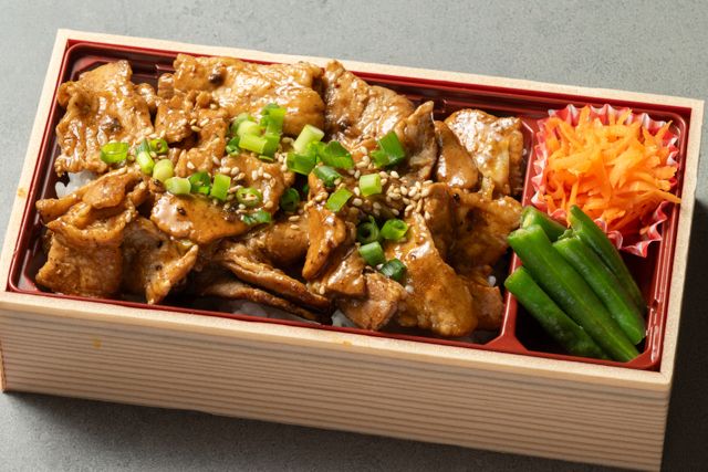 天然麹 鮭と肉-十勝ブランドポークの匠の黄金タレ焼き重