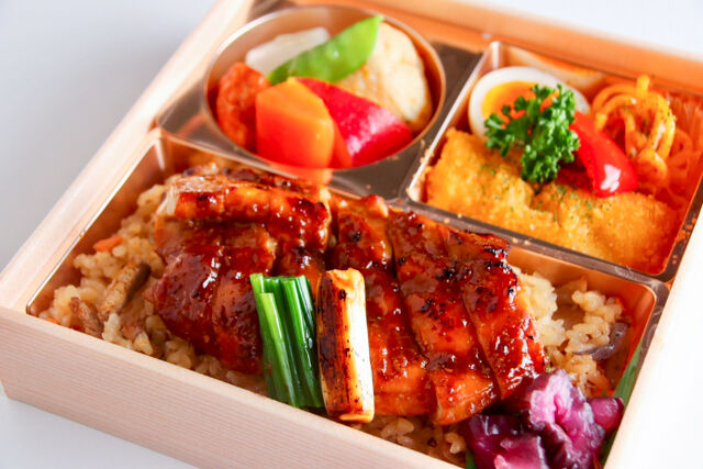 神楽饗-出汁香る五目御飯と蜜山椒の鶏味噌漬け名月御膳